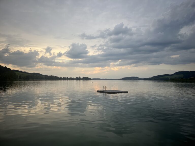 Wega film - See mit Wolken am Himmel