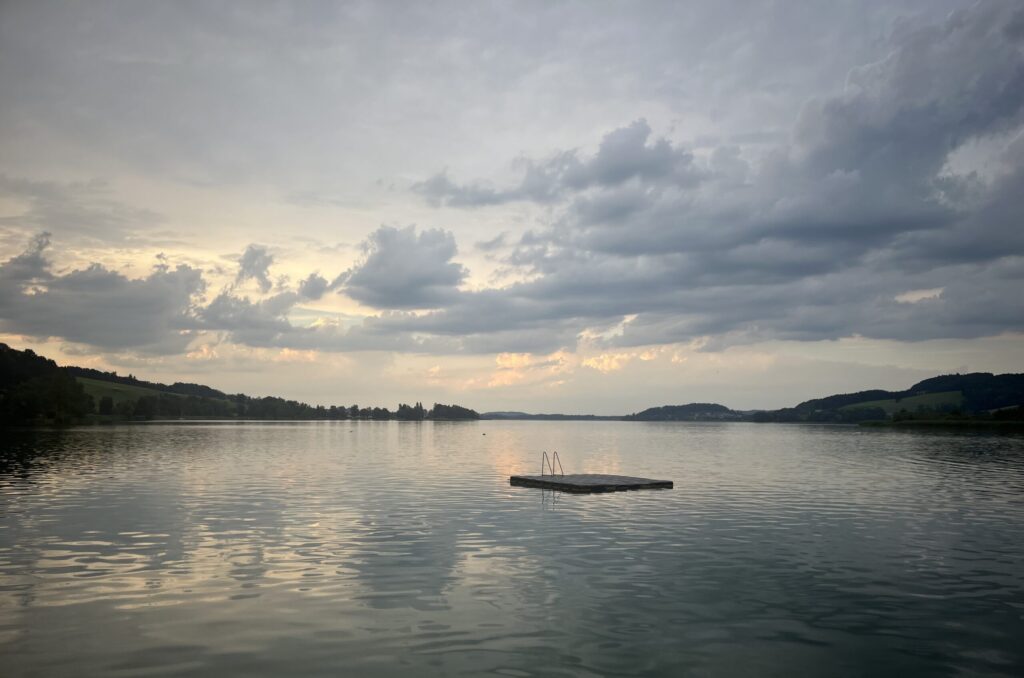 Wega film - See mit Wolken am Himmel