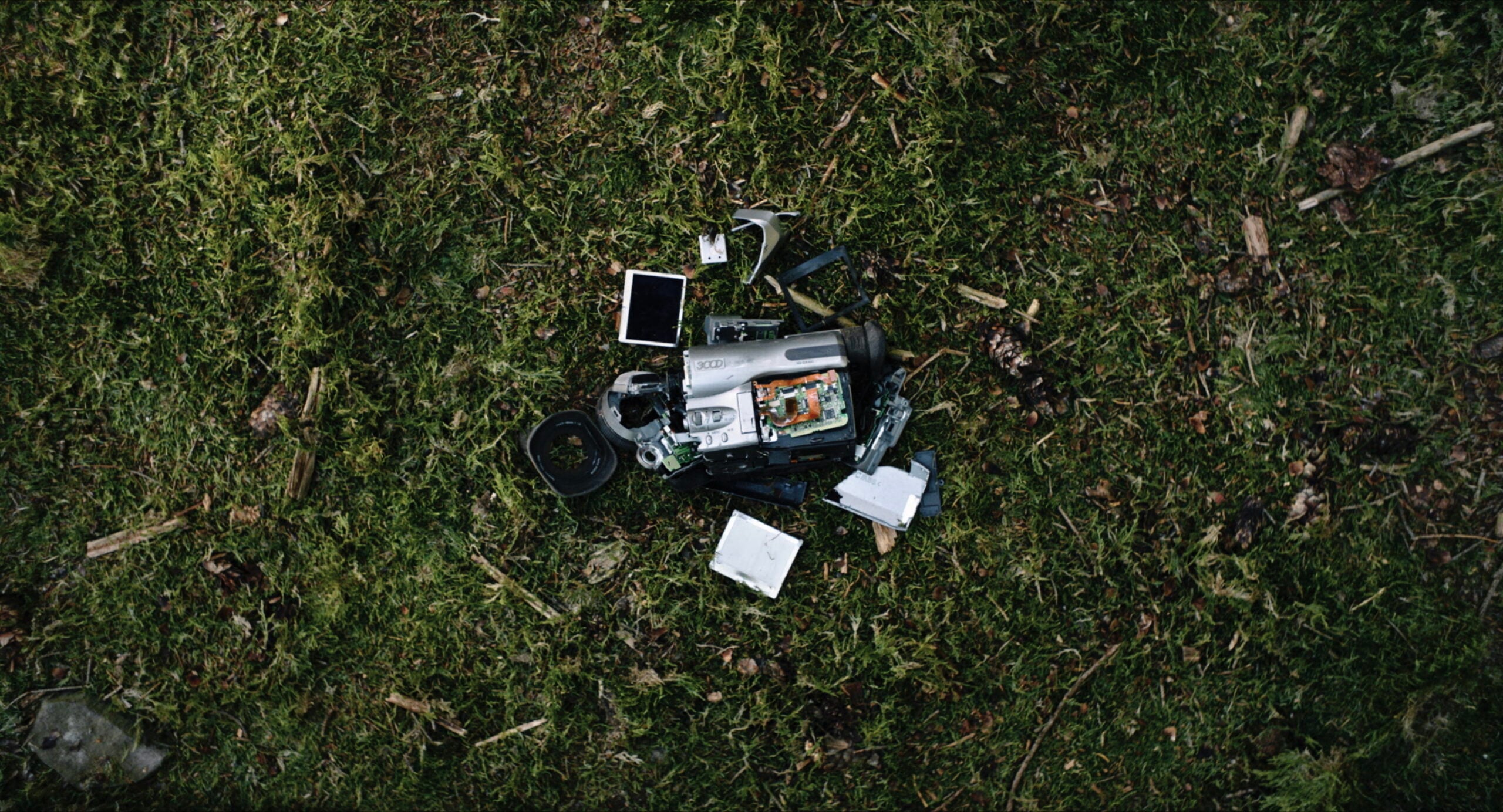 18_OASE_OASIS_DirectJannisLenz_PhotoByAlexanderDirninger_Copyright_ZeitgeistFilmproduktionFFMGmbH_WegaFilmproduktionsgesellschaftmbH_ThirdPictureGbR