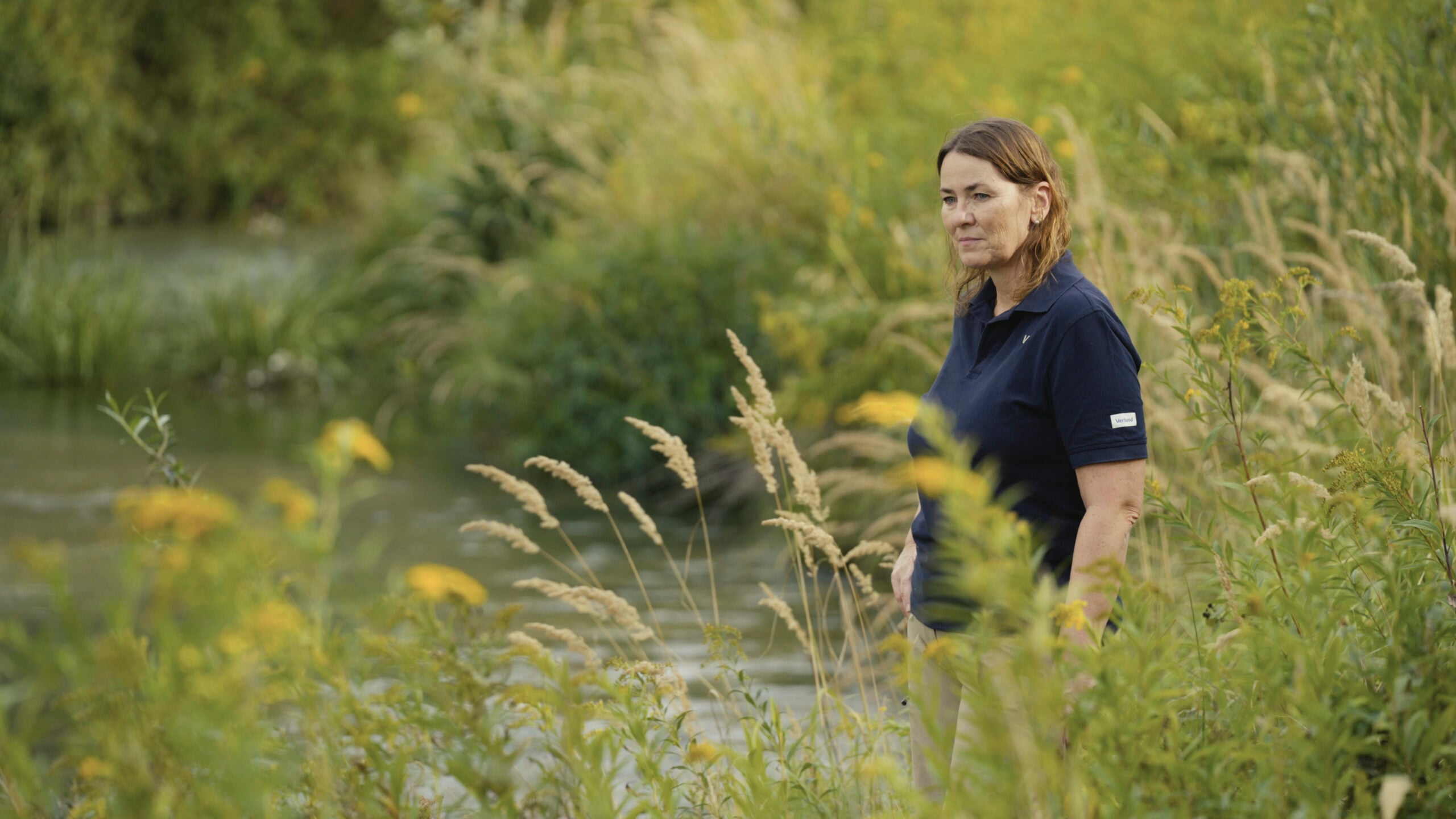 Hydrologin Ulrike Drabek bei den Fischaufstriegshilfen in der Nähe von Kraftwerk Greifenstein, für die Sendung „Seenland - Niederösterreich“ gedreht am 03.09.2026